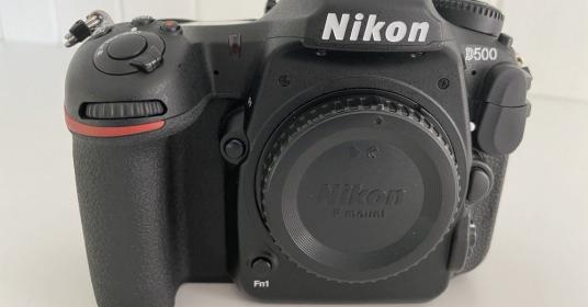 Fotocamera Nikon D500 in perfette condizioni