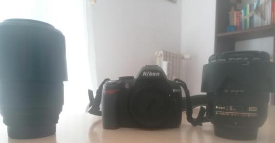 Vendo macchinetta fotografica Nikon D3000 e obiettivo sigma 70 300 
