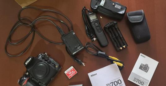 Vendo Nikon D700 con scatola e accessori piu Card da 16 GB