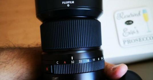 Fujifilm GFX 50R e GF45mm f2.8 con impugnatura Peipro