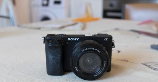 Sony A6300 + Sony E PZ 16-50mm
