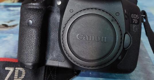 CANON EOS 7D