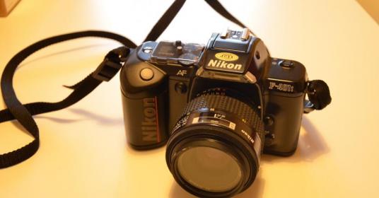 Nikon analogica Reflex AF F 401 S + Nikkor 35-70mm
