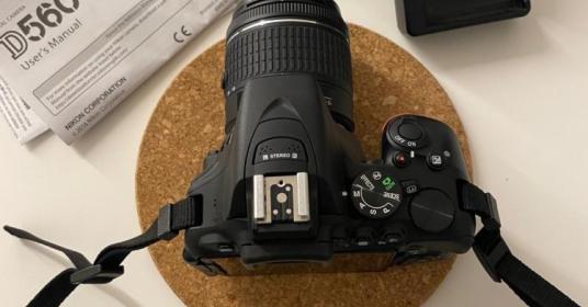 NIKON D5600 + PORTA MACCHINA