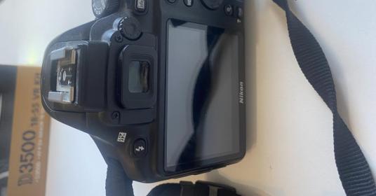 Nikon d3500 con obiettivo Nikkor AF-P DX 18-55