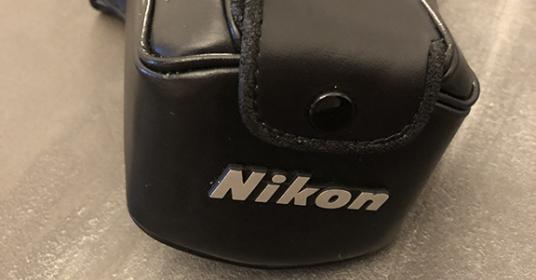 Vendo un frontale semi-soft Nikon CF28A, per Nikon FM, FE, FM2 e FE2. 