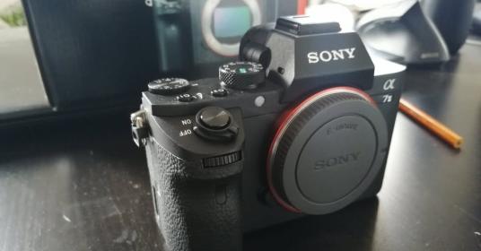 Sony A7 II Full Frame – Fotocamera Mirrorless in Ottime Condizioni Sony A7 II Full Frame – Fotocamera Mirrorless in Ottime Condizioni