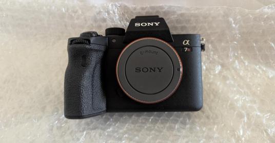 Sony Alpha A7R IV — Mai utilizzata — Scatola originale completa